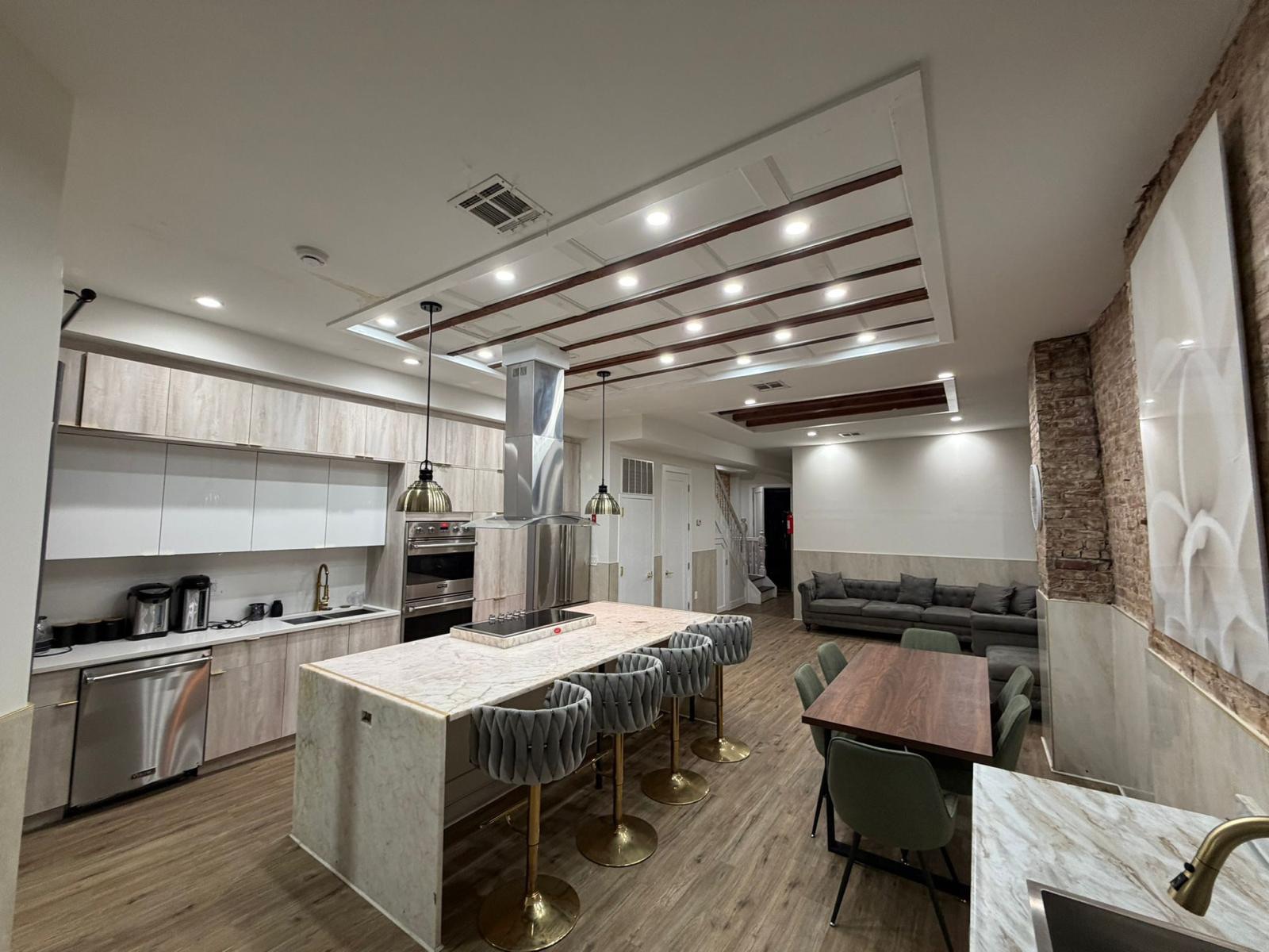 📍 À 3–4 minutes à pied du 770 — Collection Signature, grande capacité